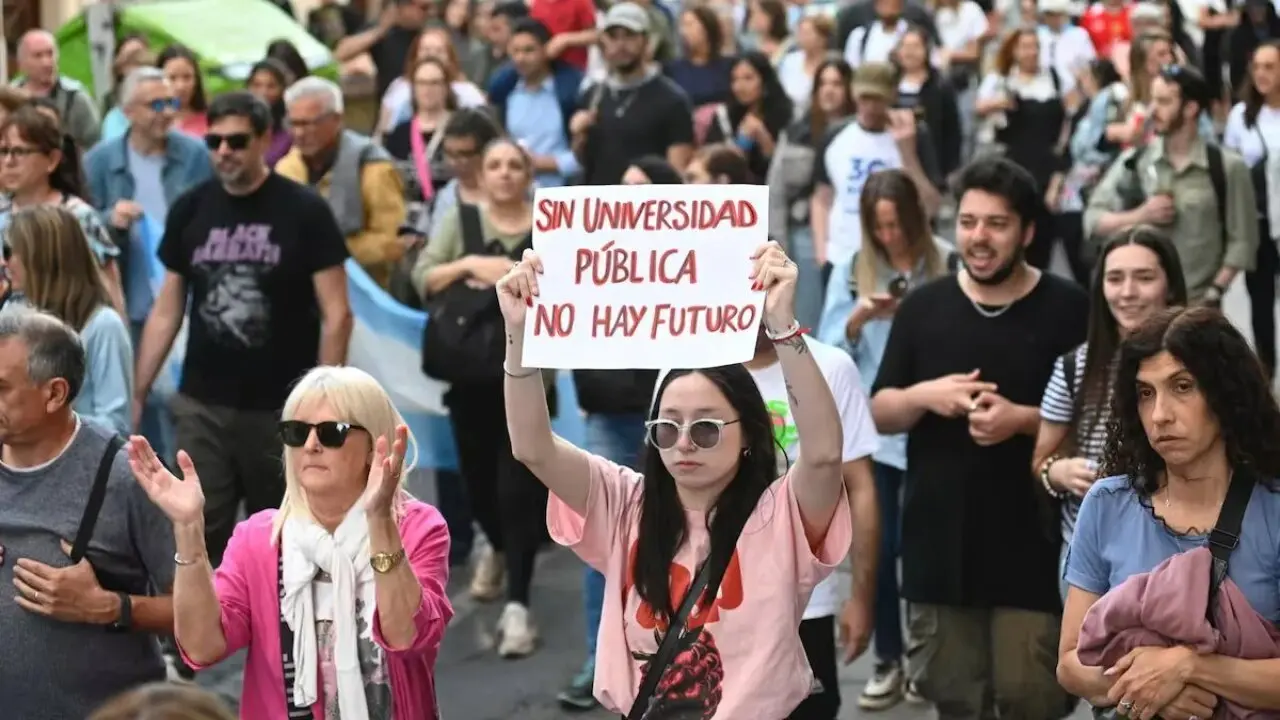 Nueva Marcha Federal Universitaria: docentes y estudiantes salen a la calle contra el recorte