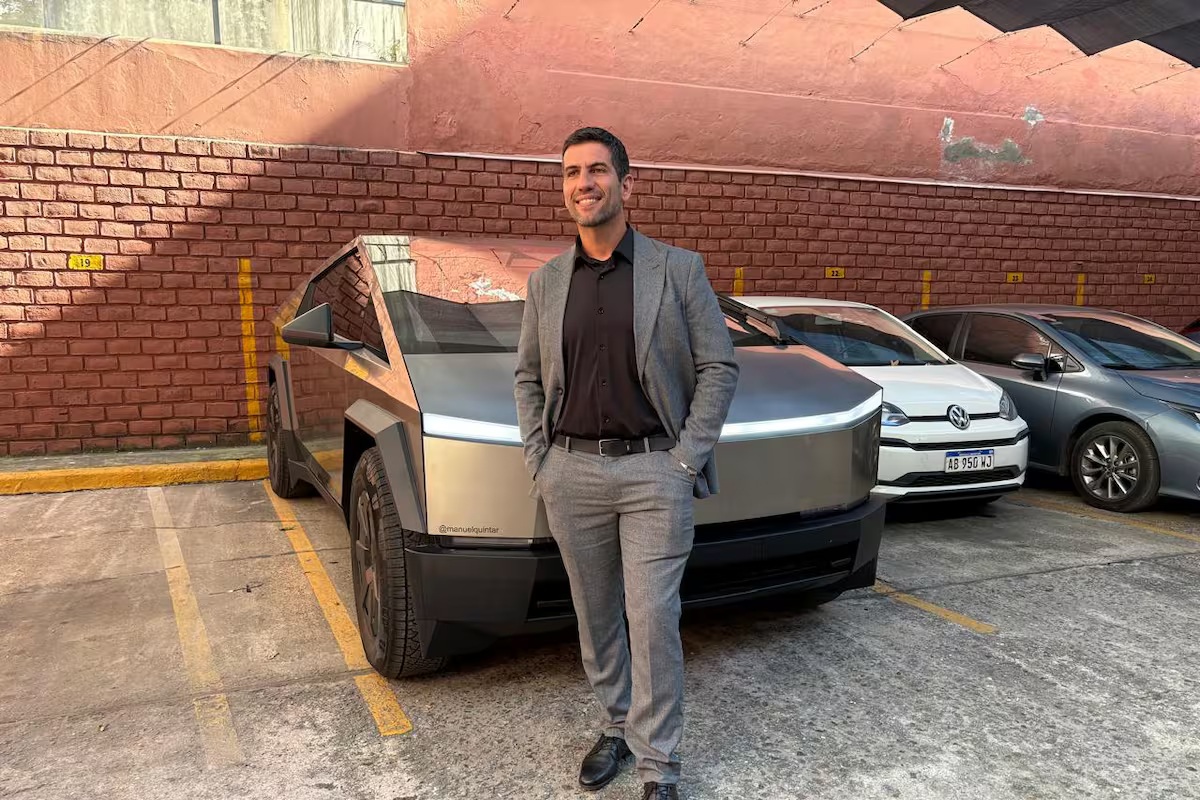 Milei defendió al diputado libertario que llegó al Congreso en una Tesla Cybertruck
