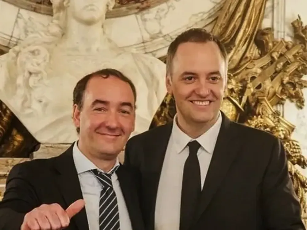 Piden indagar al hermano de Manuel Adorni por presuntas omisiones en sus declaraciones juradas