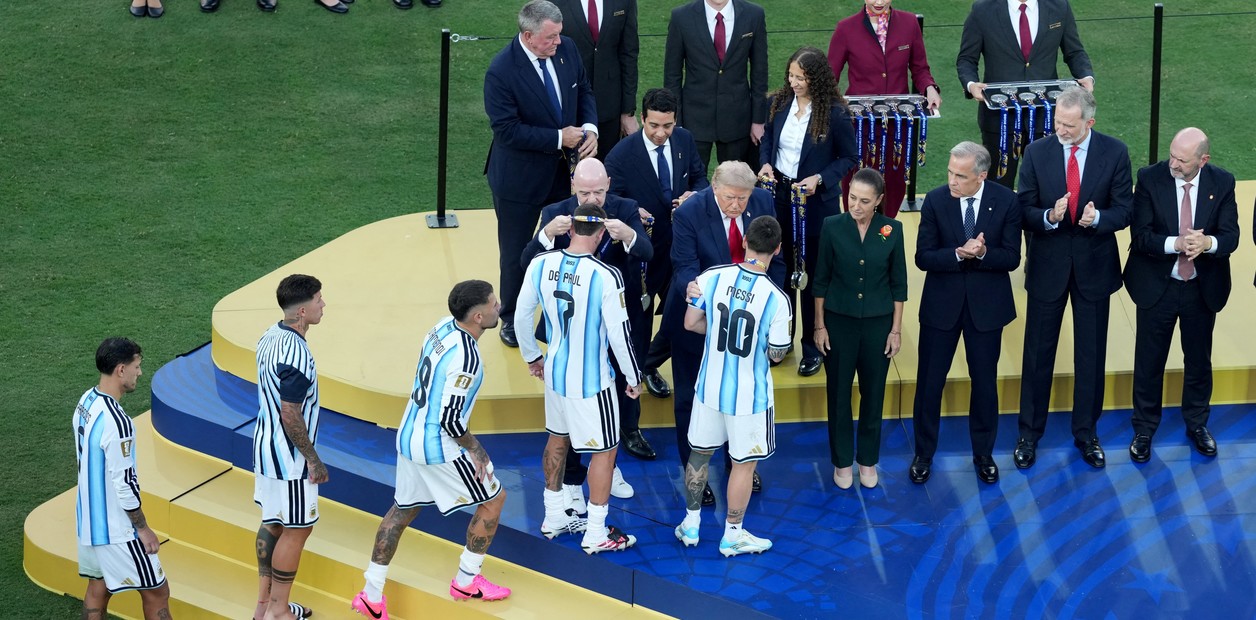 El polémico gesto del Cuti Romero con Donald Trump tras la final del Mundial
