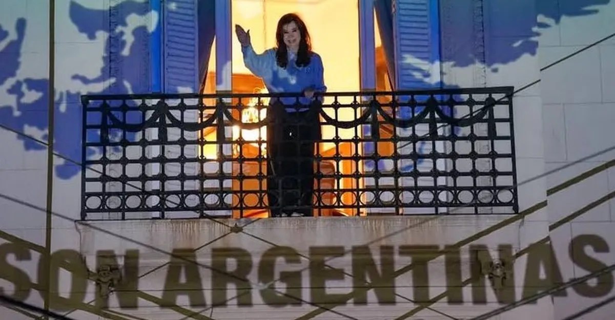 Tras la victoria ante Inglaterra, hinchas de la Selección celebraron frente a la casa de Cristina Kirchner