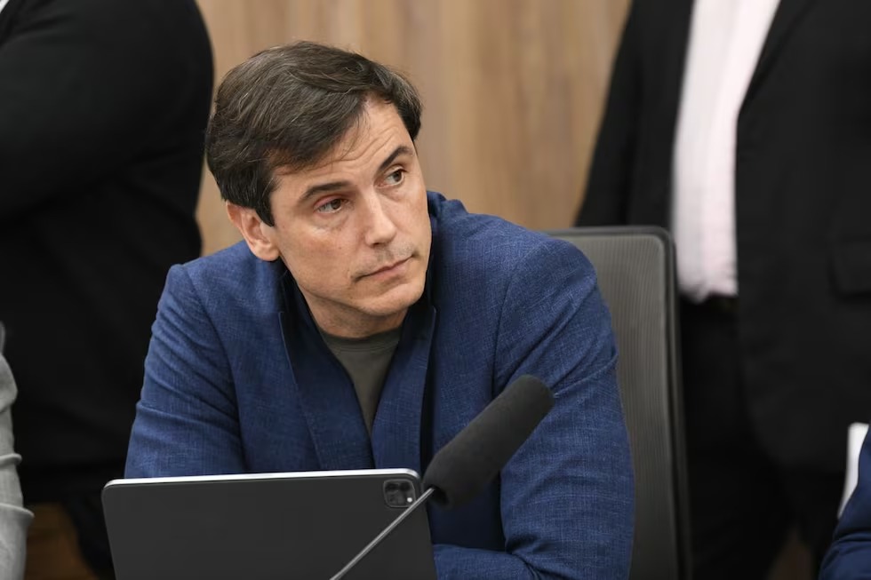 Un diputado libertario defendió la reducción de subsidios a clubes y le recordaron que fue becado por el CeNARD