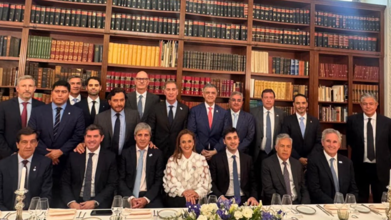 Santilli negocia con gobernadores en París la eliminación o suspensión de las PASO para 2027