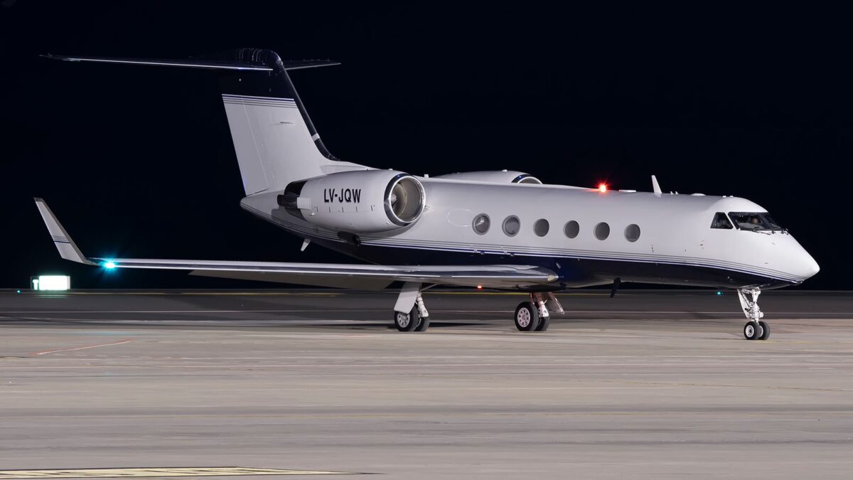 La Policía Federal brasileña investiga si Flávio Bolsonaro cruzó a la Argentina y un jet rumbo a Miami demorado en Puerto Iguazú