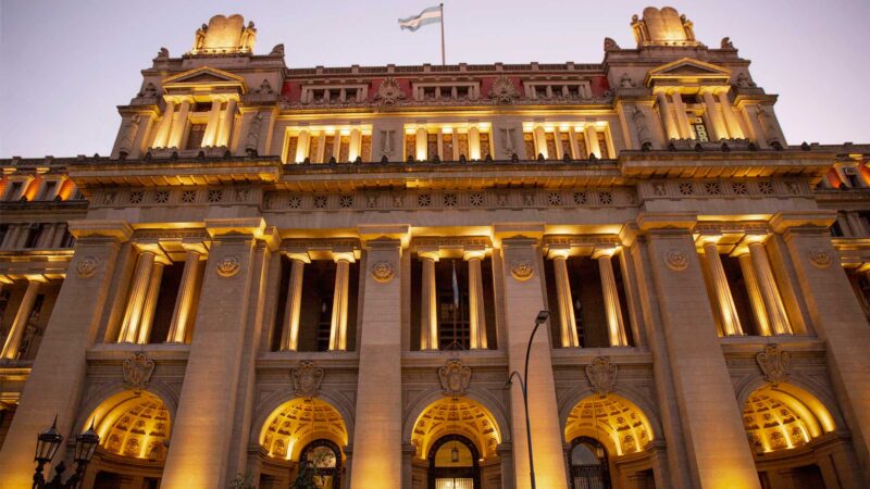 Ley de Tierras: la Corte suspendió provisoriamente su derogación por el DNU 70