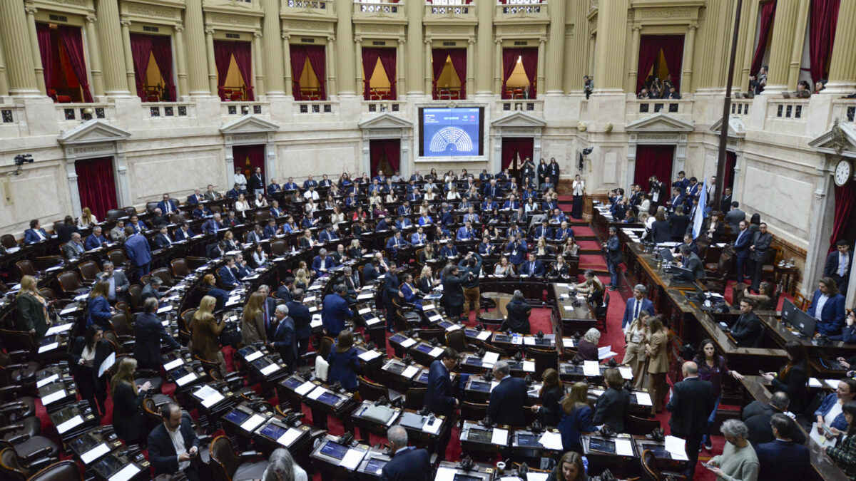 El proyecto sobre endeudamiento familiar volvió a comisión tras una votación ajustada