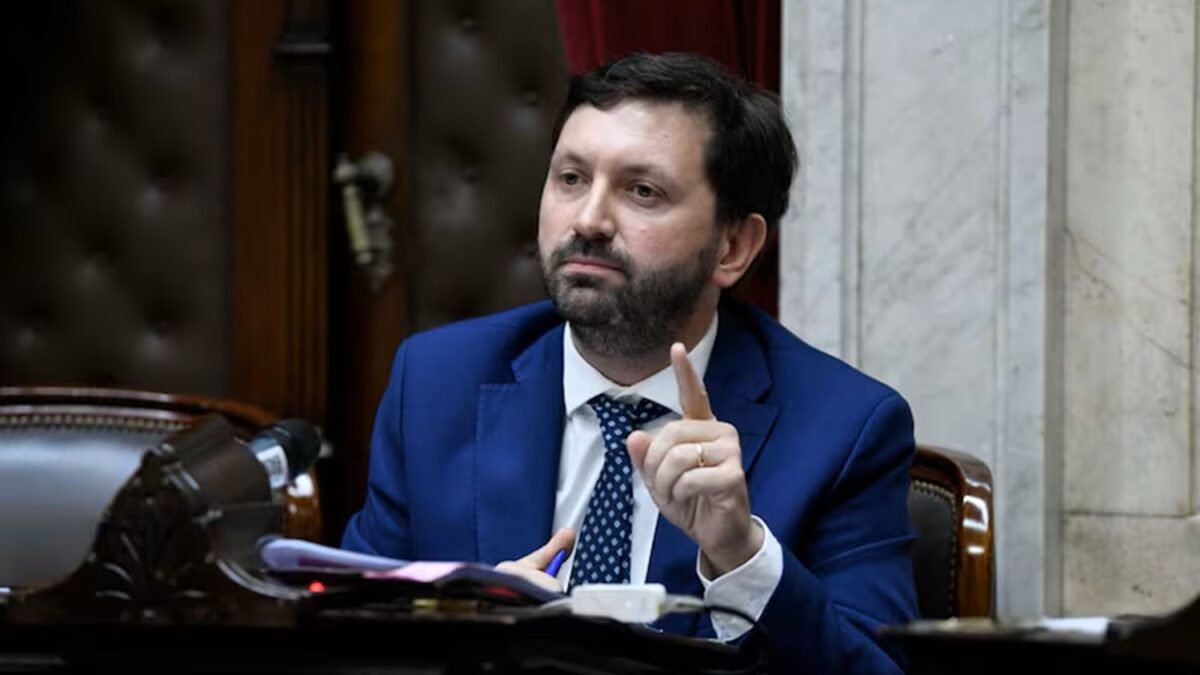 Presentaron un proyecto para interpelar al canciller Pablo Quirno por la salida de Flávio Bolsonaro desde Argentina