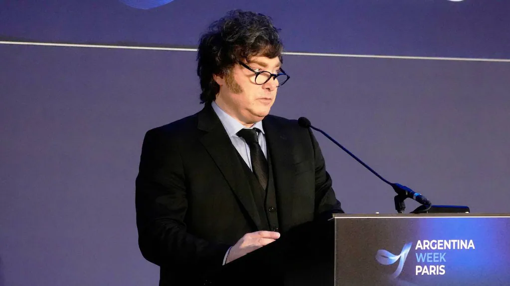 Desde París, Milei vinculó reelección, control del Congreso y nuevas reformas económicas