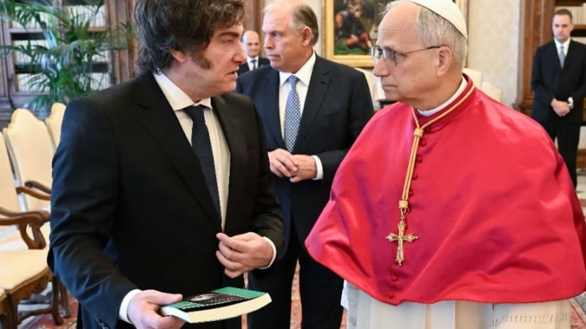 Milei dejó abierta la posibilidad de reprogramar la visita de León XIV tras su operación