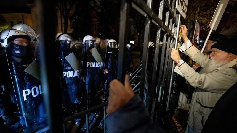 Polonia: acusaciones cruzadas de “golpe de Estado” agravan la disputa en el Tribunal Constitucional